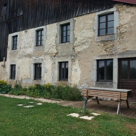 Appartement meublé agréable au cœur du massif du Jura Fibre optique internet Malpas Extérieur photo