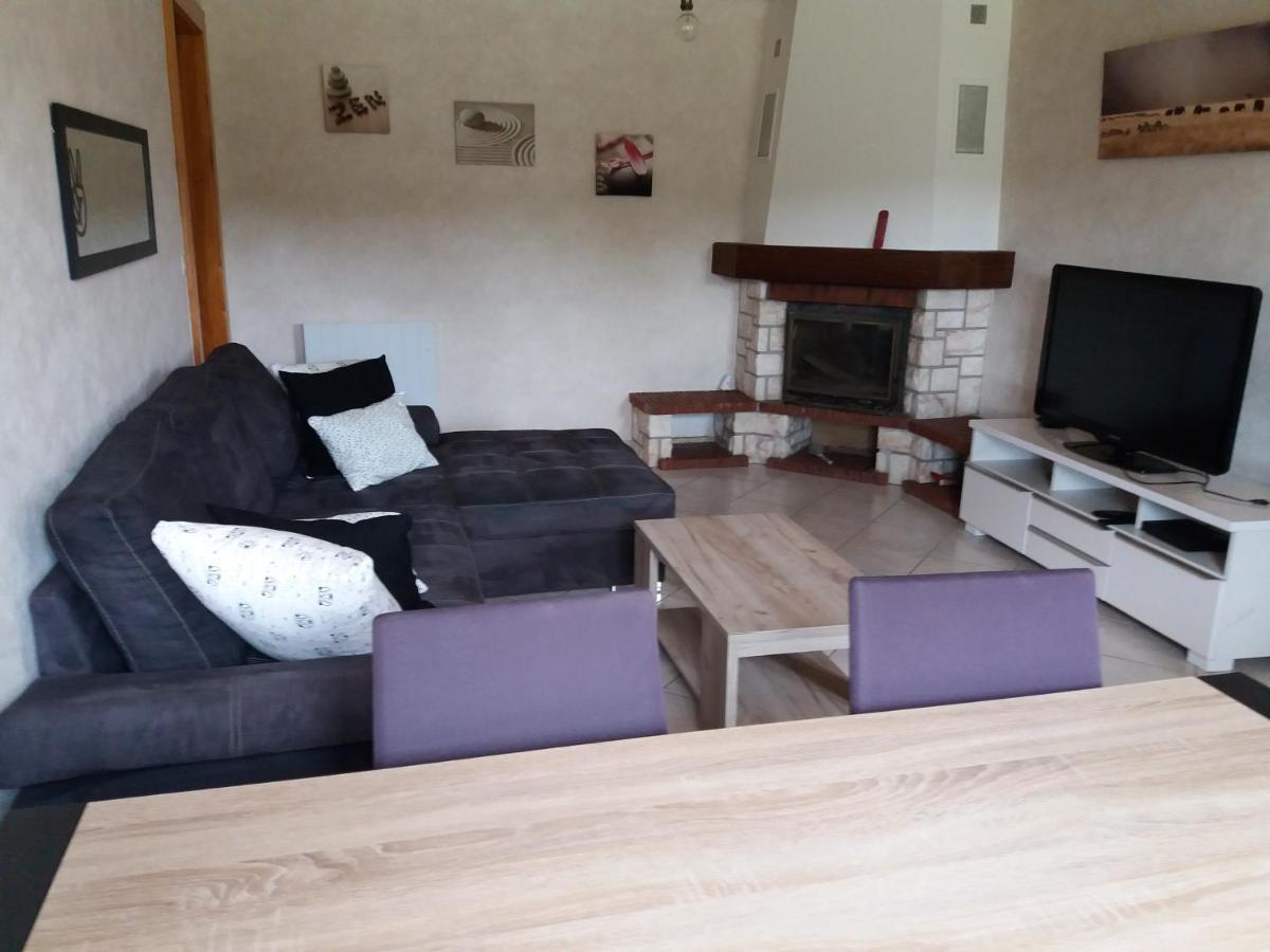 Appartement meublé agréable au cœur du massif du Jura Fibre optique internet Malpas Extérieur photo